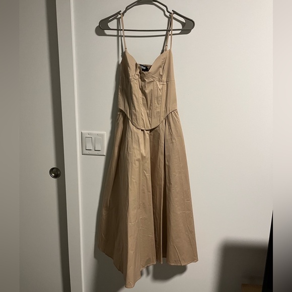 Chic Beige Midi Dress with Spaghetti Straps - Picture 3 of 6